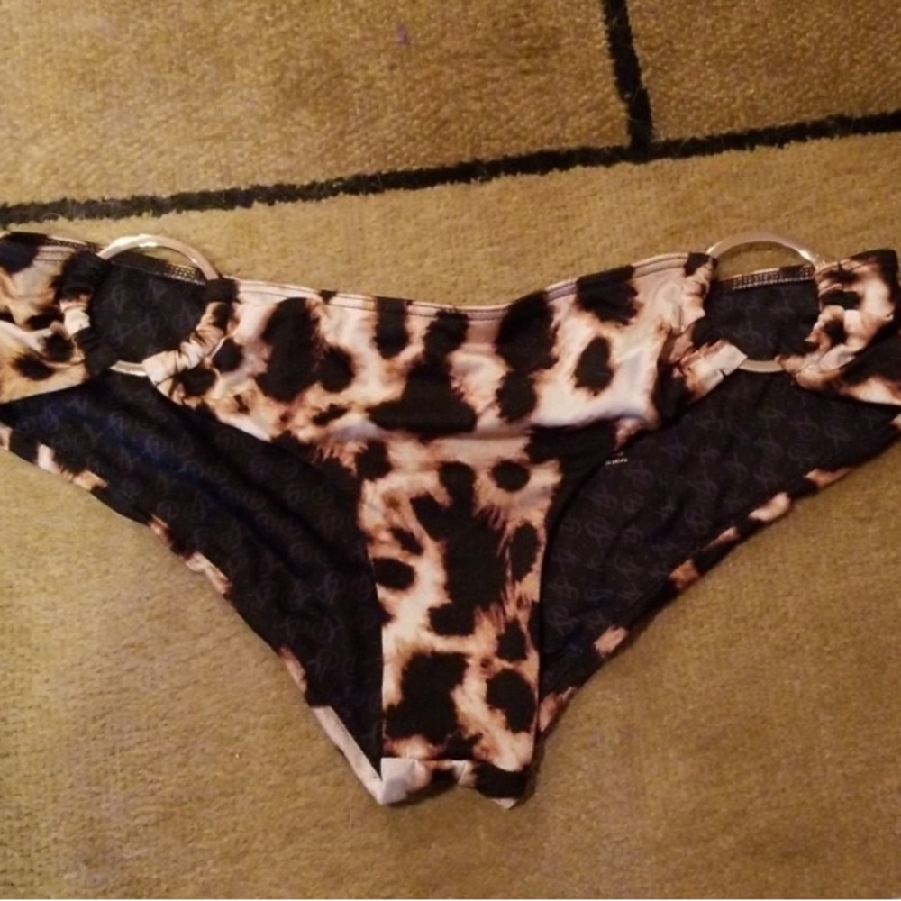 Victoria’s Secret cheeky bottoms